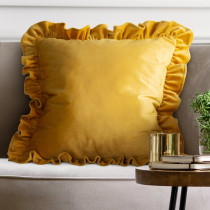 Zamatová obliečka na vankúš BRENDA s volánom okrová